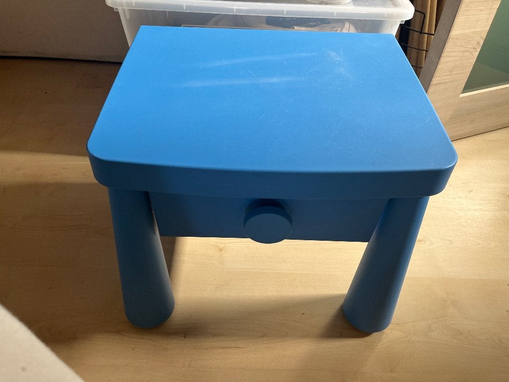 Nachtkastje Ikea, Enlèvement