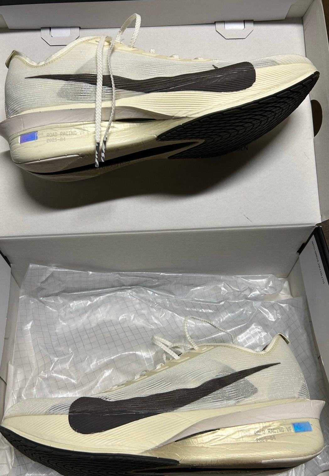 Nike Vaporfly Next % 4 JI maat 10.5-44.5, Sport en Fitness, Loopsport en Atletiek, Ophalen, Zo goed als nieuw, Hardlopen, Hardloopschoenen