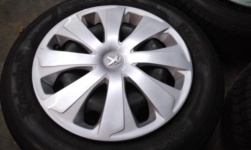 Wieldeksels 4 st originele Peugeot 14 inch 4 voor 20 eur, Ophalen