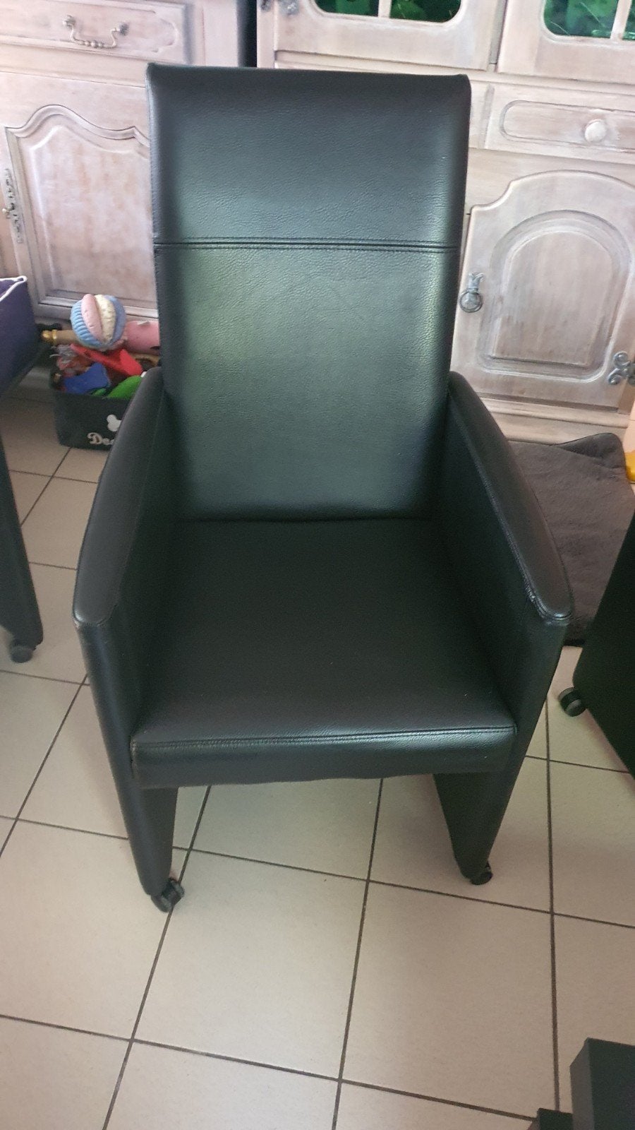 6  zwarte ledere stoelen van zymbios.op wielen. geen schade, Maison & Meubles, Enlèvement, Cinq, Six Chaises ou plus, Noir, Cuir