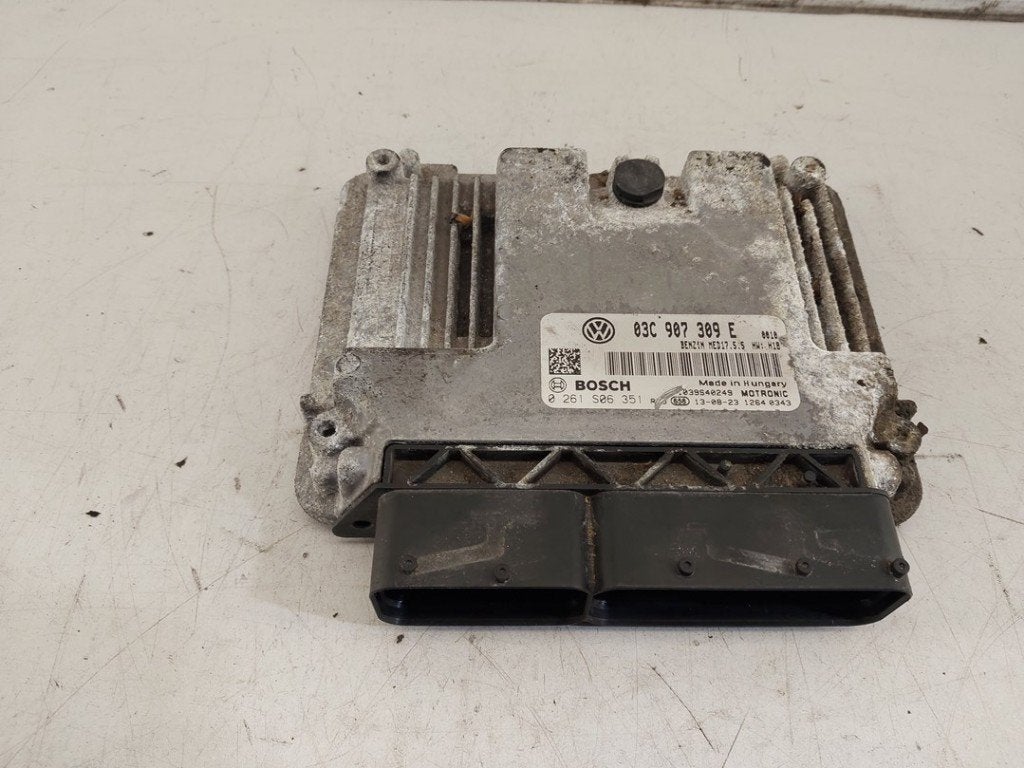CALCULATEUR MOTEUR ECU Volkswagen Passat Variant (365), Robert Bosch AG, Volkswagen, Utilisé, Robert-Bosch-Allee 1
74232  Abstatt, DE