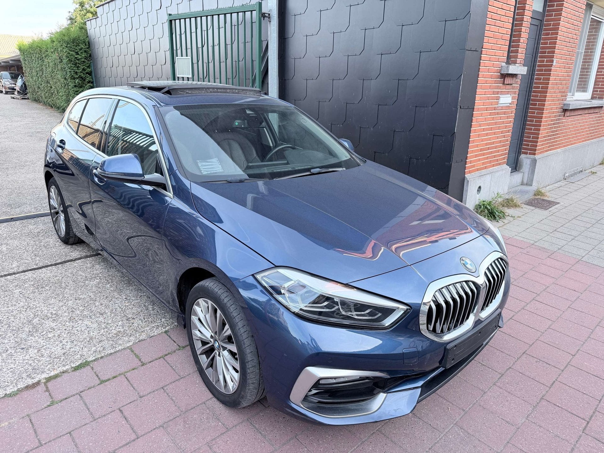 BMW 118 1.5 I EDITION AUTOMAAT | CAR PLAY | CAMERA | PANO DA, Autos, Achat, Euro 6, Entreprise, Entretenue par le concessionnaire