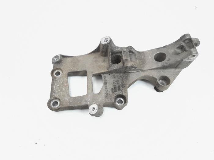 Dynamosteun boven van een Volkswagen Golf, Gebruikt, -, Volkswagen, -
