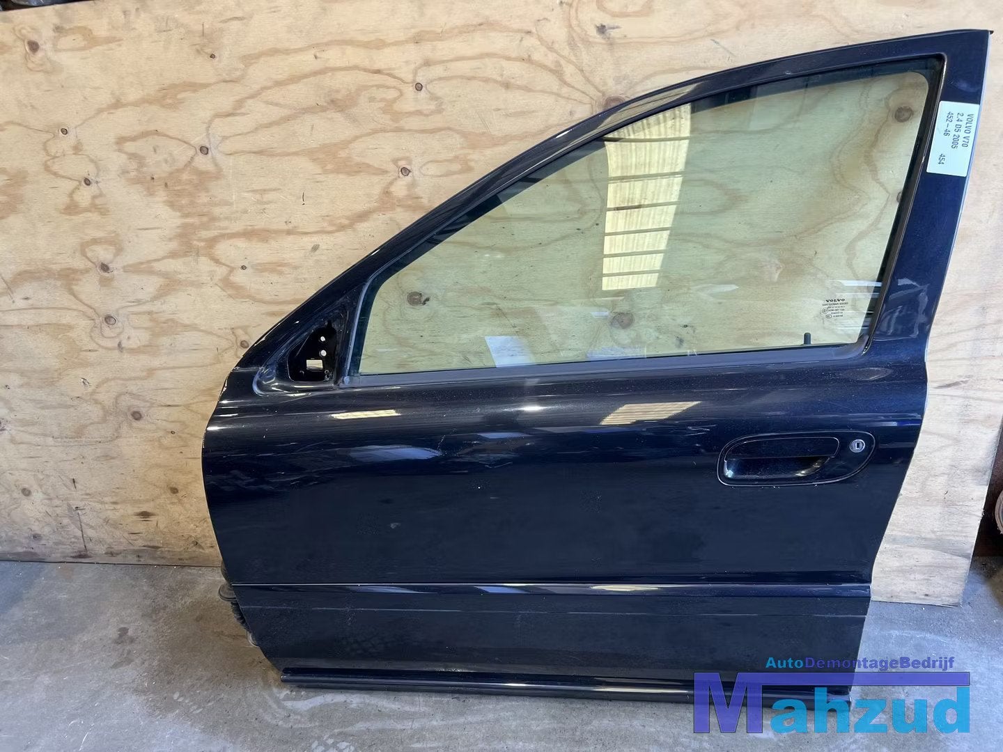 VOLVO V70 Zwart 45246 links voor deur 1999-2007, Gebruikt, Gunnar Engellaus vag 8
405 31  Gothenburg, SE, Deur, Info@volvocars.com