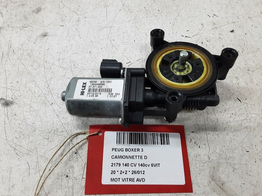 MOTEUR LEVE VITRE ELECTRIQUE AVANT DROIT Peugeot Boxer (U9), Autos : Pièces & Accessoires, Mevr. I. Hauben, Utilisé, Avant, Rue de l'Espoir 34 34
4030  GRIVEGNÉE, BE