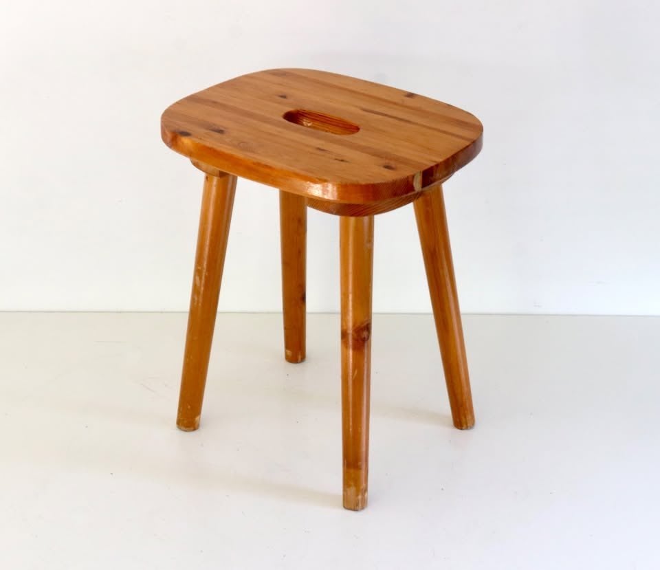 Swiss Wooden Quadripod stool made of pine wood, Ophalen of Verzenden, Gebruikt, Hout