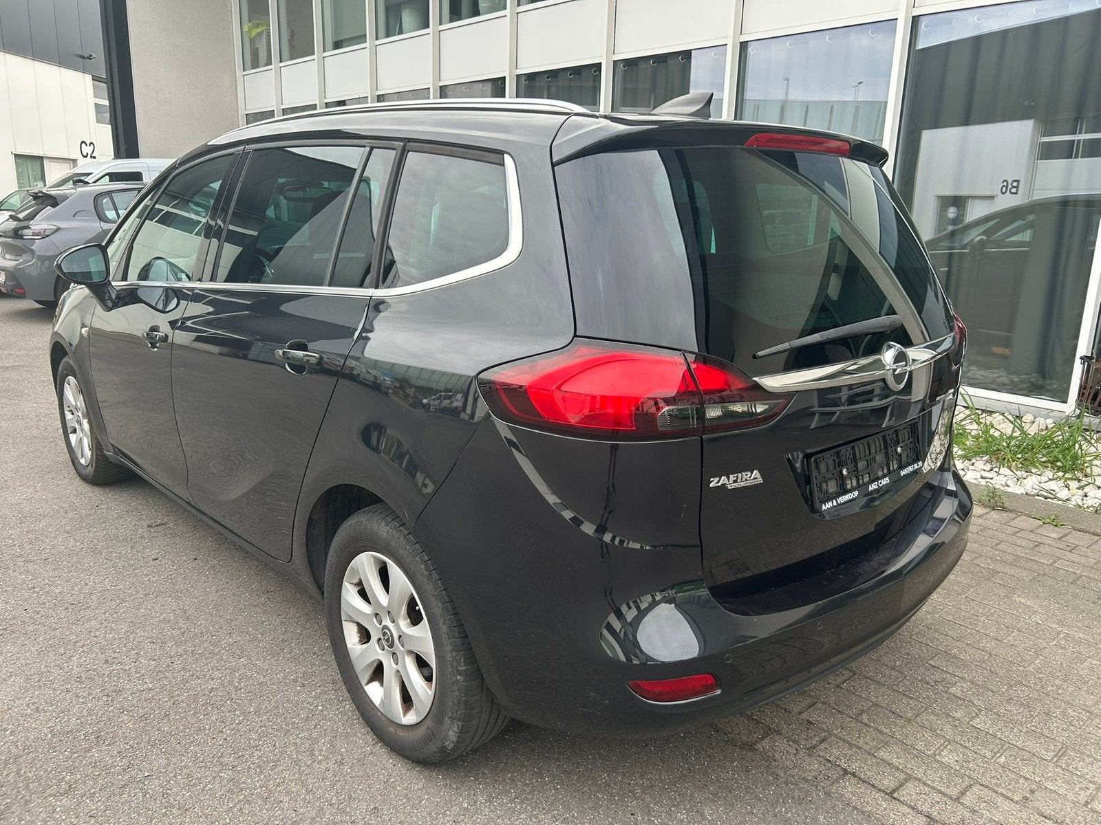 Opel Zafira 1.4i met 95000km in goede staat, Monovolume, Parkeersensor, Leder en Stof, Zwart