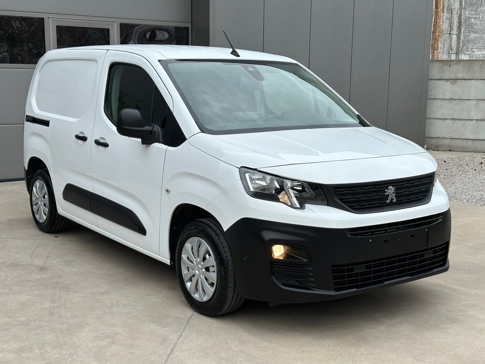 Partner / 3 zitplaatsen / camera / trekhaak / 40000km, Auto's, Voorwielaandrijving, Dealer onderhouden, Stof, 4 cilinders