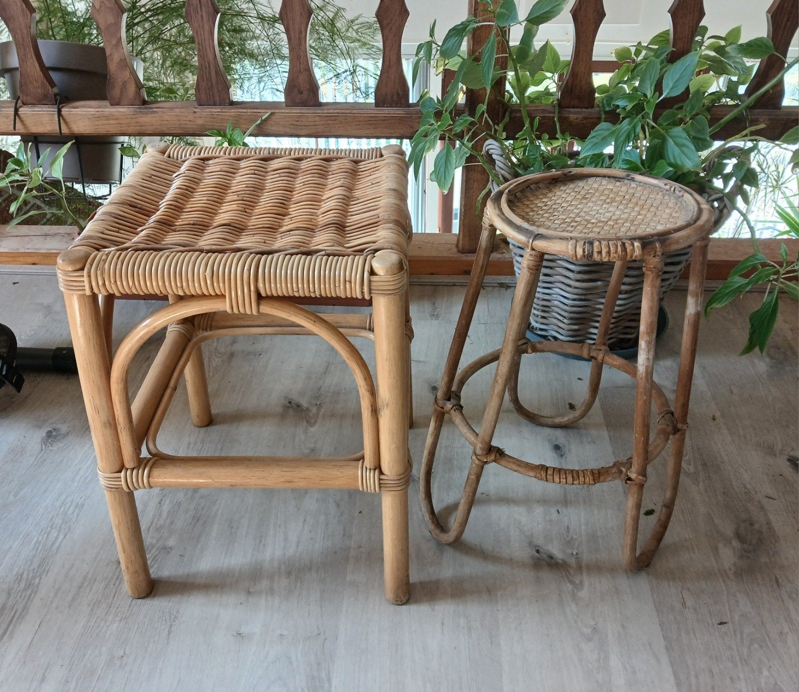 Lot de 2 tabourets, table à plantes vintage en rotin, Maison & Meubles, Enlèvement