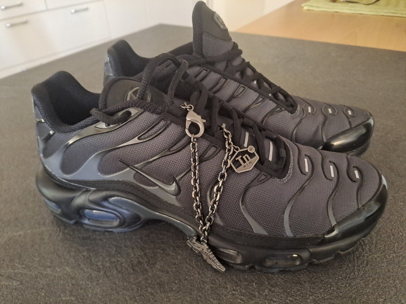 Nike Air Max Plus TN maat 40 met ketting, Kleding | Heren, Ophalen, Nike air max, Zwart, Nieuw