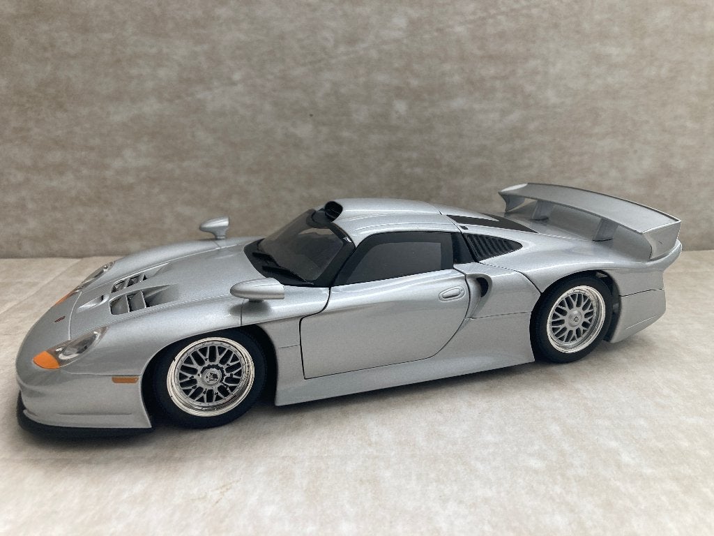 UT-Models  Porsche  911  GT1, Hobby en Vrije tijd, Ophalen, Zo goed als nieuw, UT Models