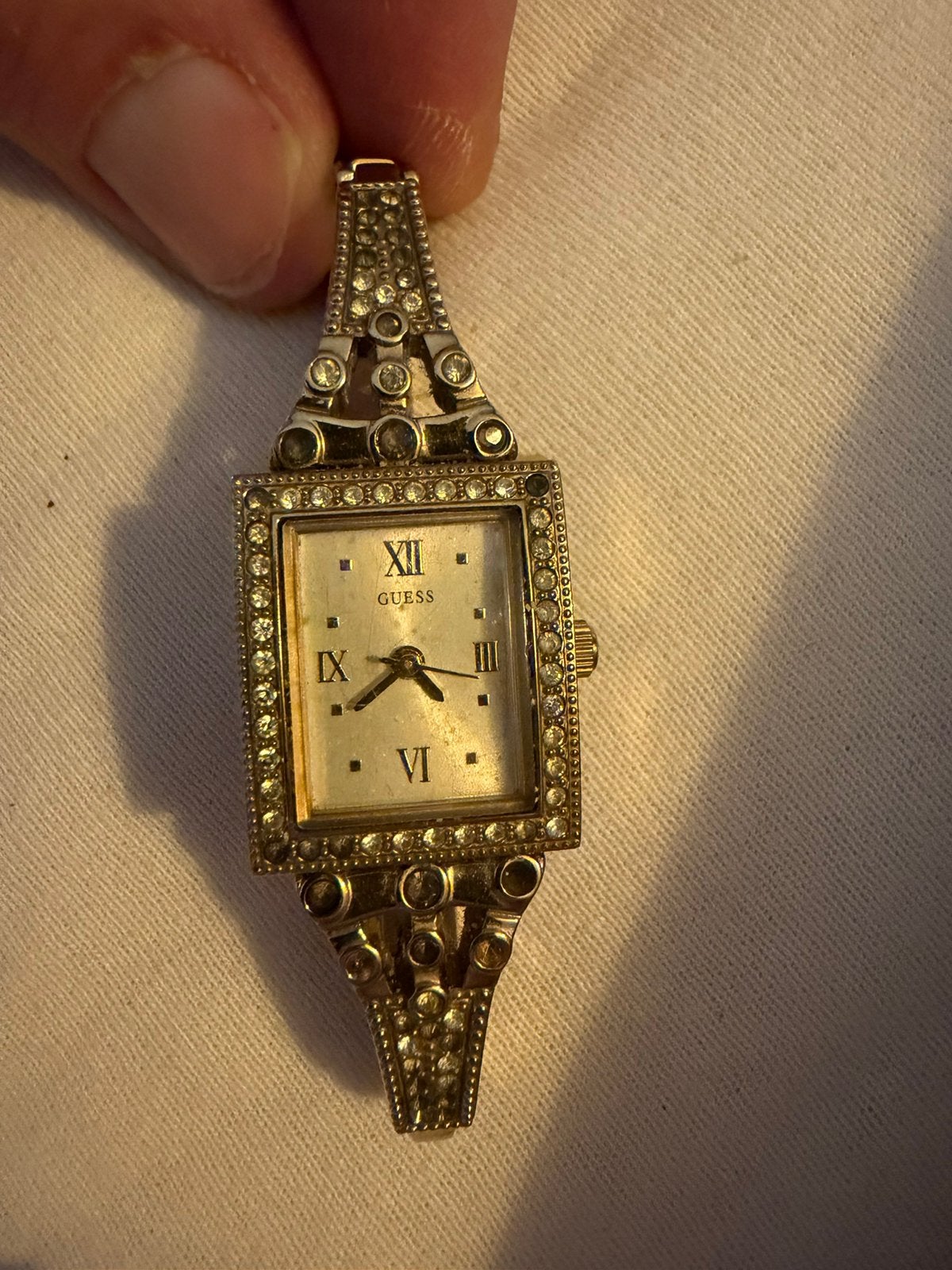 Belle montre élégante pour femme de la marque Guess, Comme neuf, Enlèvement, Autres matériaux, Autres représentations