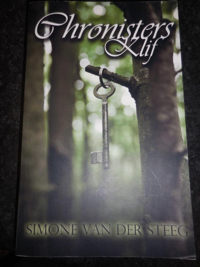 boek : chronisters klif Simone van der Steeg GESIGNEERD, Boeken, Ophalen of Verzenden, Zo goed als nieuw, Simone van der steeg