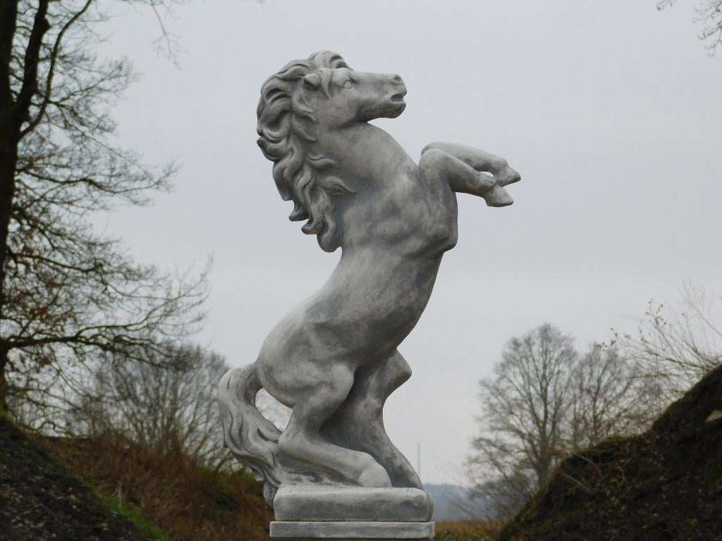 Paard op Sokkel - 150 cm - Steen, Ophalen of Verzenden, Steen, Dierenbeeld