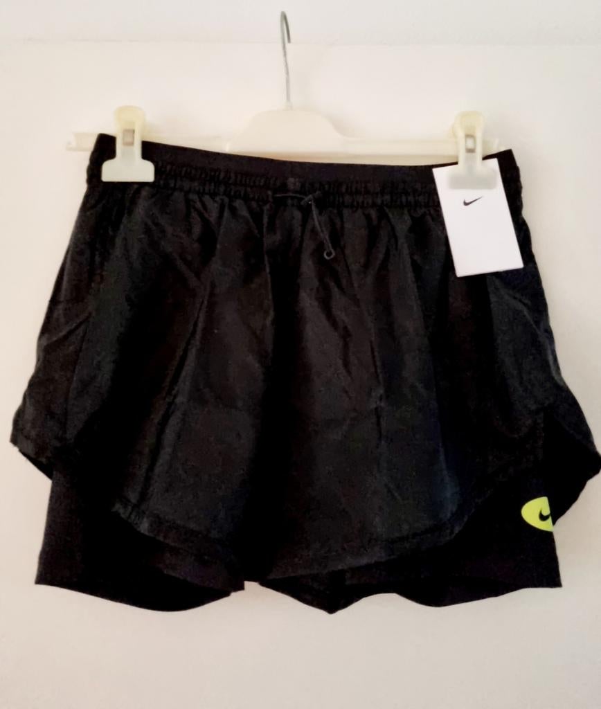 Short de course 2 en 1 nike, Neuf, Nike, Course à pied ou Cyclisme, Enlèvement