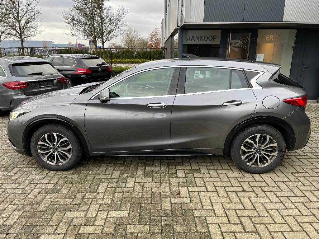 Infiniti Q30 1.6 i NAVIGATIE AIRCO CAMERA EUR6 LEZ ONBEPERKT, Auto's, Dealer onderhouden, Stof, 4 cilinders, 360° camera