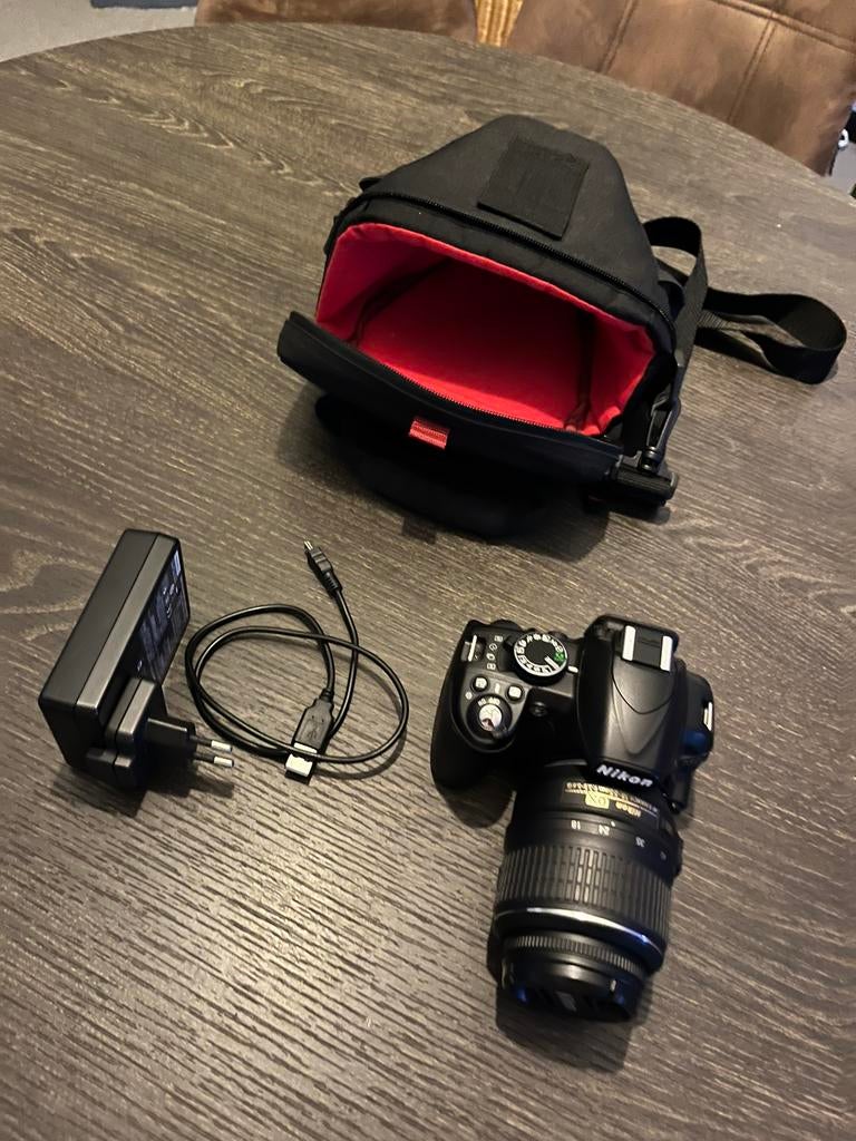 Canon D3100 met lens, Enlèvement ou Envoi, Comme neuf