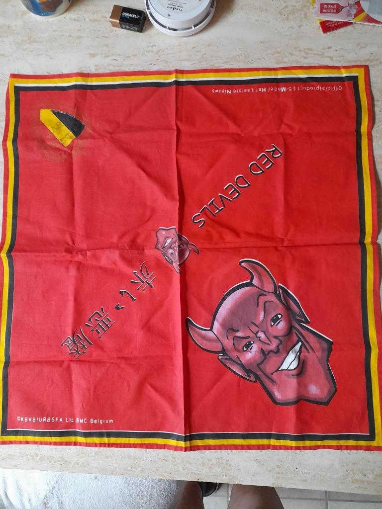 Bandana/écharpe Red Devils (football), E5 mode, Enlèvement ou Envoi, Neuf, Écharpe