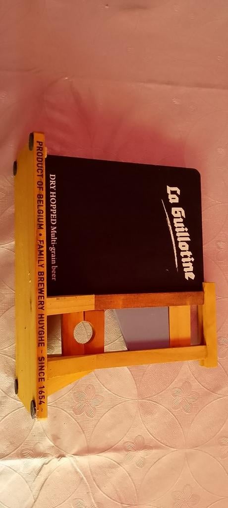 La guillotine guillotine, Ophalen of Verzenden, Zo goed als nieuw