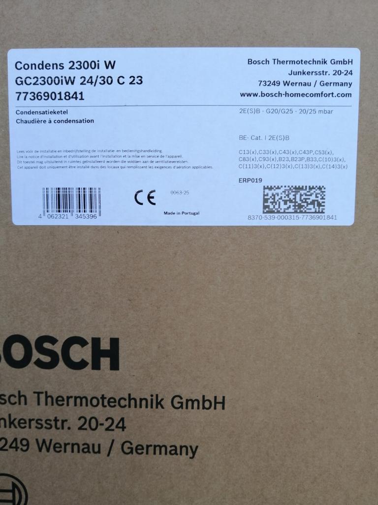 Bosch GC2300iW 24/30 C 23 combi condensatie gaswandketel, Doe-het-zelf en Bouw, Ophalen, Nieuw, Radiator