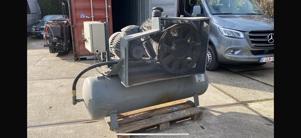 Zuigercompressor 300 liter, Doe-het-zelf en Bouw, Compressors, Ophalen