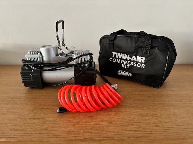 LAMPA Twin-Air 72157 Luchtcompressor, Doe-het-zelf en Bouw, Compressors, Zo goed als nieuw, 6 tot 10 bar, 25 tot 100 liter, Mobiel