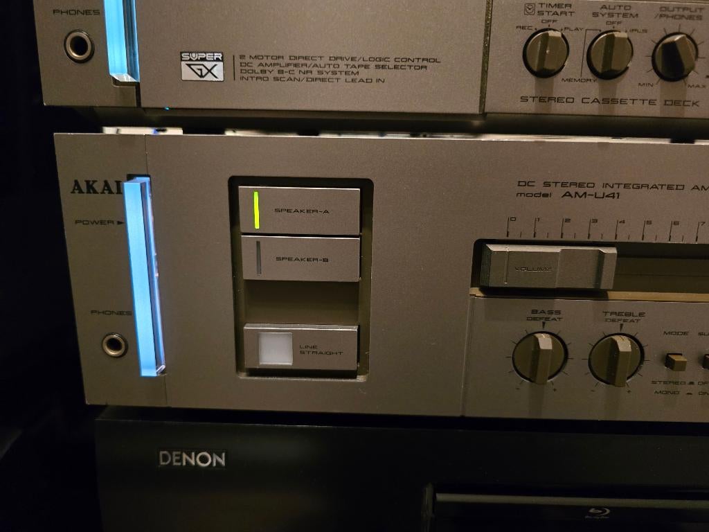 AKAI AM U41 versterker en AKAI GX F31 cassettedeck, TV, Hi-fi & Vidéo, Chaîne Hi-fi, Tuner ou Radio, Comme neuf, Enlèvement, Composants en vrac