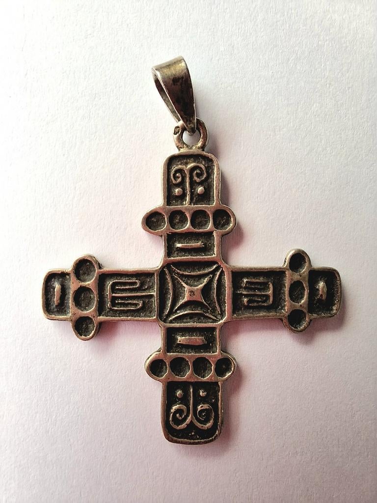 Vintage kruishanger „KELT” van Pierre Péron in sterling zilv, Ophalen of Verzenden, Zo goed als nieuw, Kruis of Symbool, Zilver