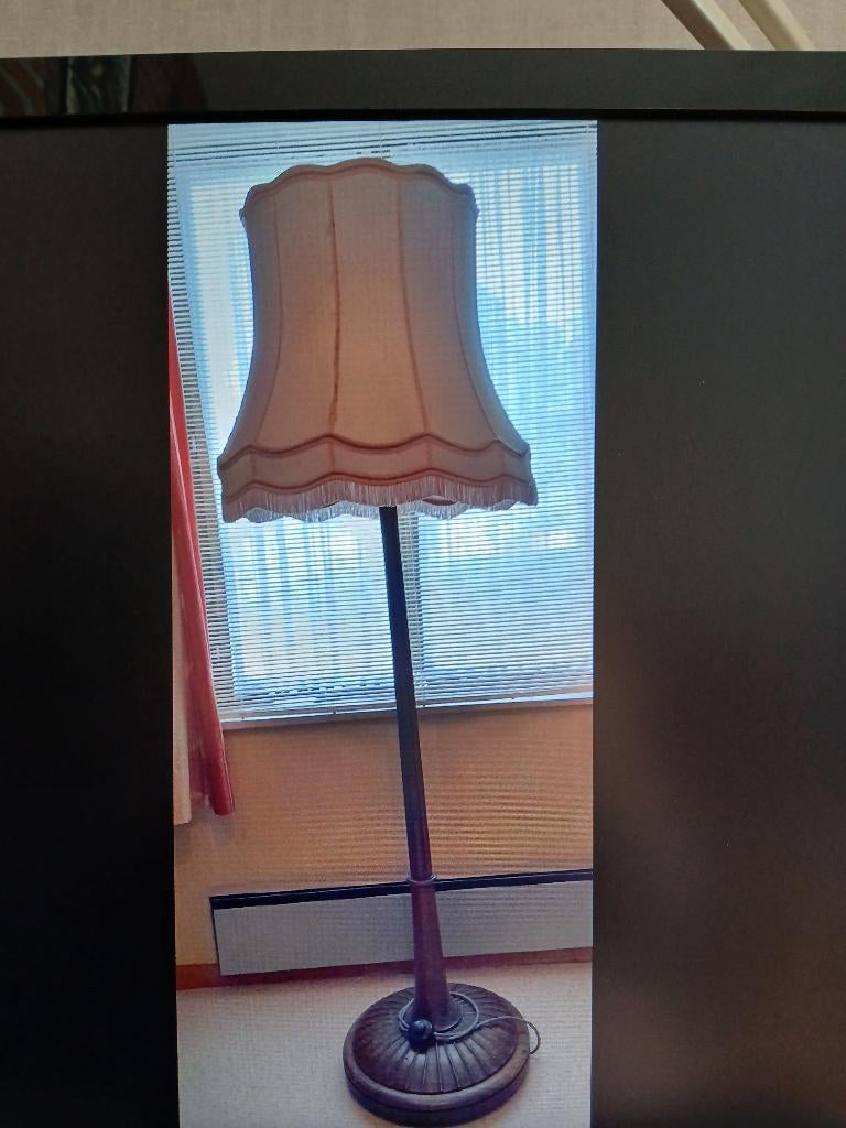 lampadaire avec abat-jour, Enlèvement
