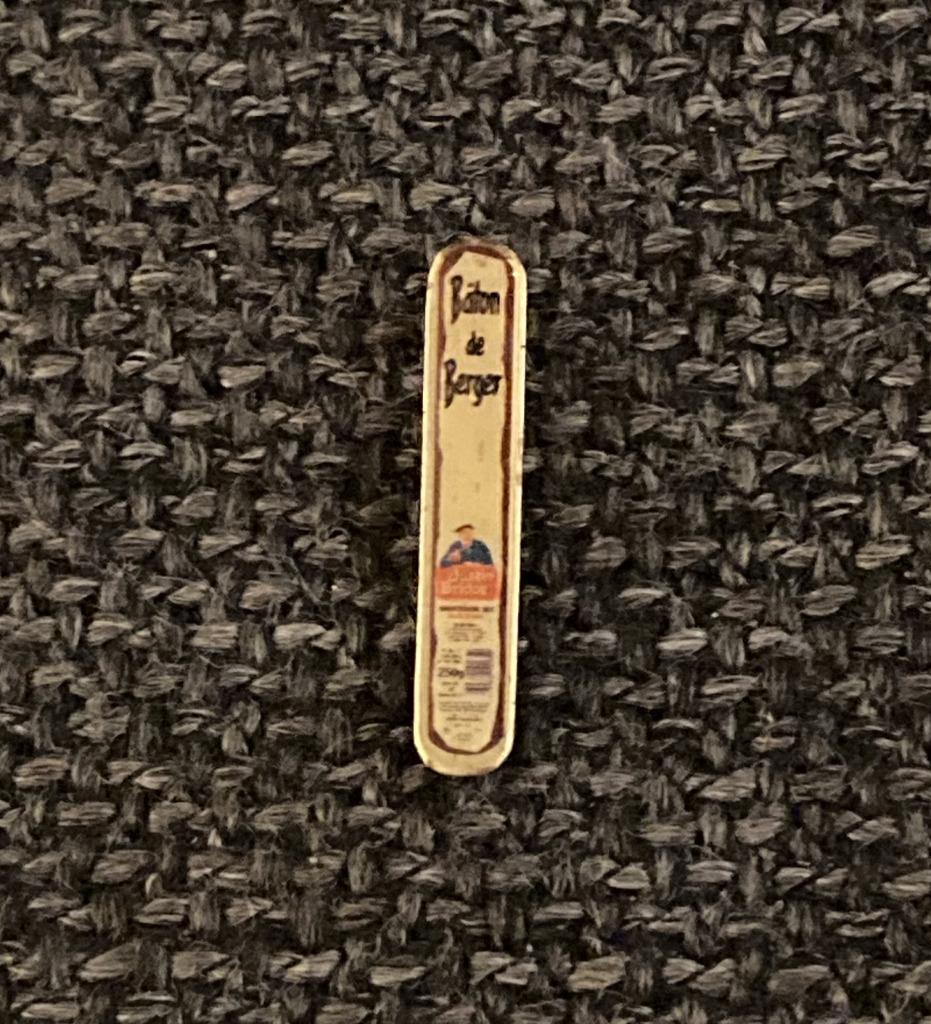 PIN - JUSTIN BRIDOU - BATON DE BERGER - WORST - SAUCISSON, Envoi, Utilisé, Marque, Insigne ou Pin's