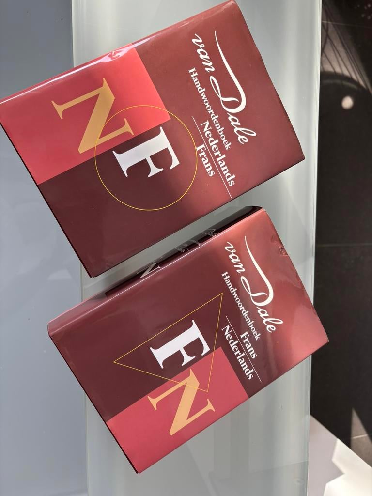 2 dikke woordenboeken van dale nl fr en fr nl, Boeken, Ophalen, Zo goed als nieuw, Van Dale