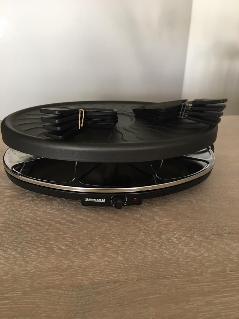 Gourmet stel met 8 pannetjes en 6 borden, Elektronische apparatuur, Ophalen, Nieuw