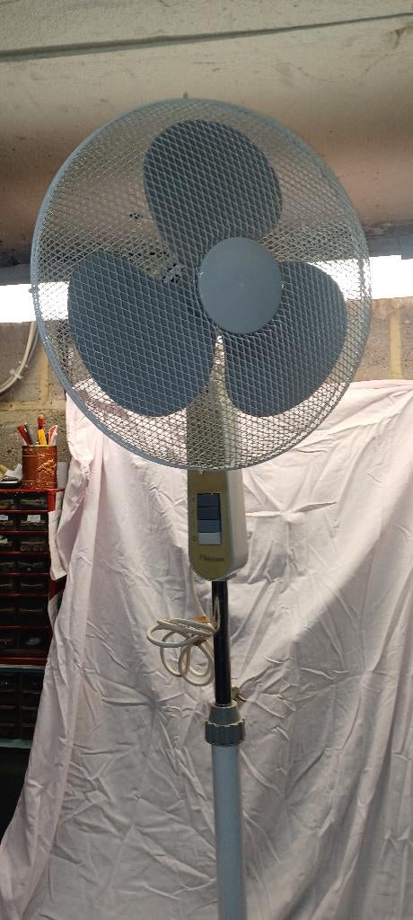 Ventilator met statief, Ophalen, Zo goed als nieuw, Statiefventilator