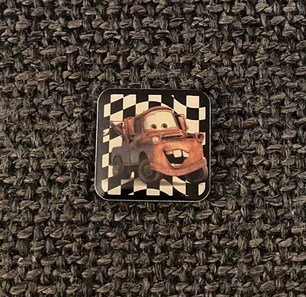 PIN - DISNEY - PIXAR - CARS, Verzamelen, Verzenden, Zo goed als nieuw, Figuurtje, Speldje of Pin