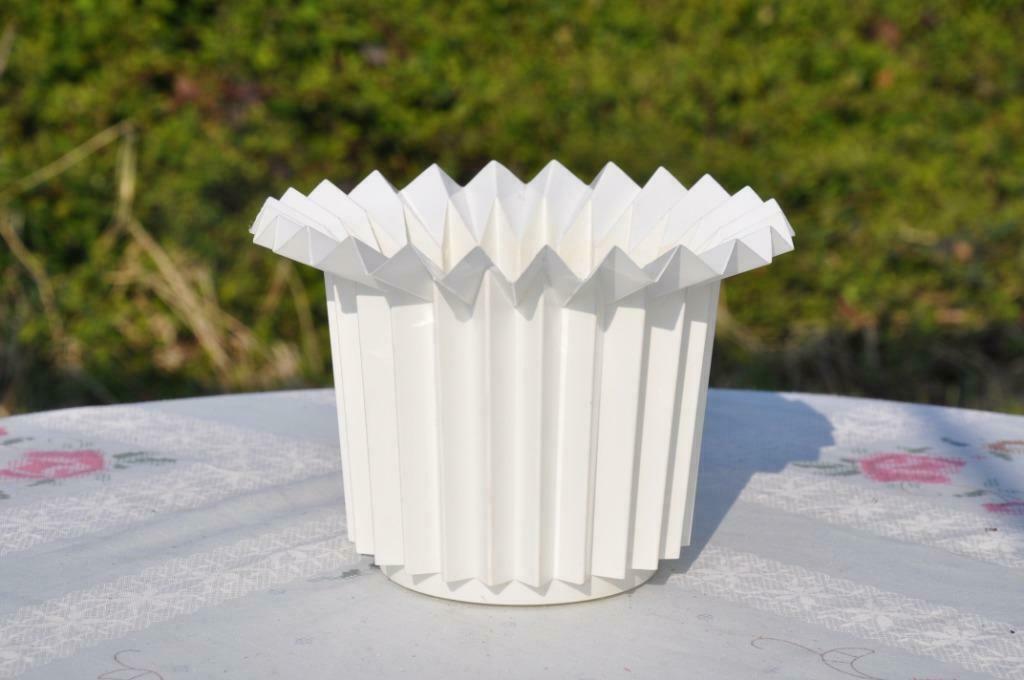 §  cache pot plastique plissé, Enlèvement ou Envoi, Moins de 25 cm, Rond, Comme neuf