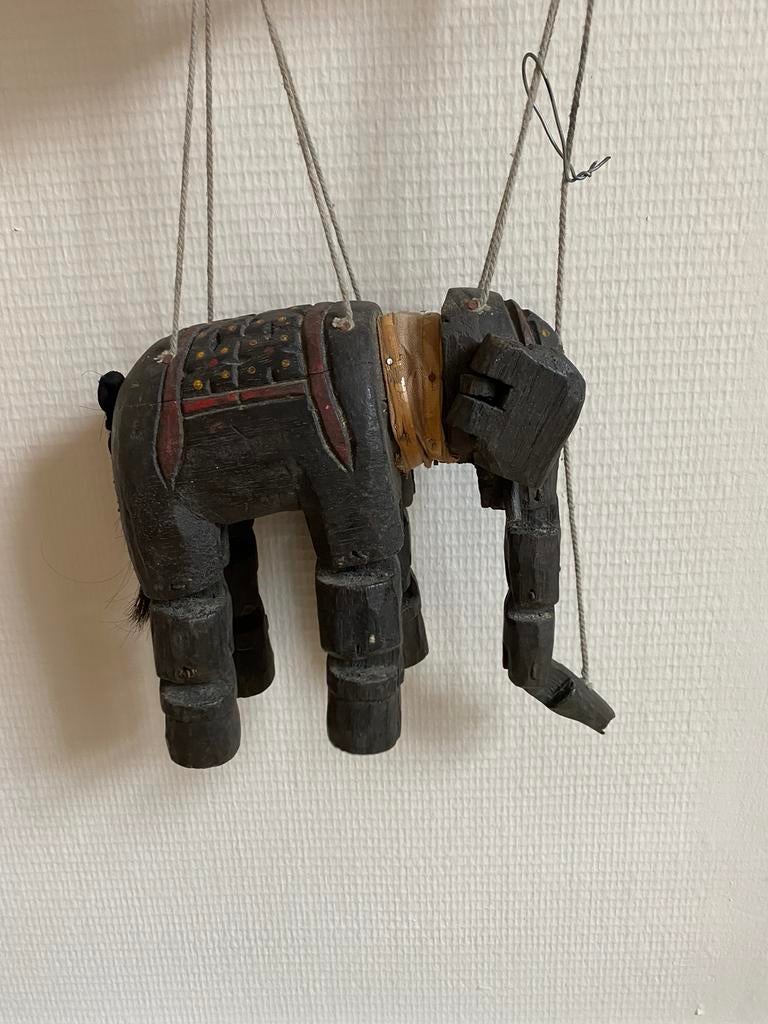 Gelede houten olifant, Zo goed als nieuw