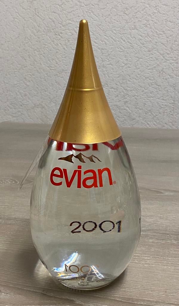 Verzamelfles „EVIAN 2001", NIEUWE prijs: 10€, Verzamelen, Ophalen of Verzenden, Nieuw