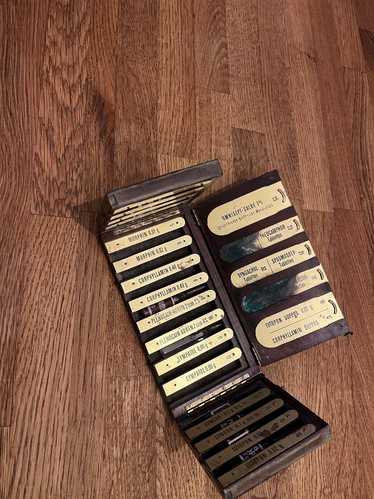 Boite médicaments/médicale ancienne, Enlèvement ou Envoi
