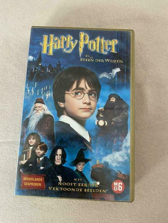 VHS Video cassette Harry Potter en de steen der wijzen:, Cd's en Dvd's, VHS | Film, Actie en Avontuur, Alle leeftijden, Ophalen of Verzenden