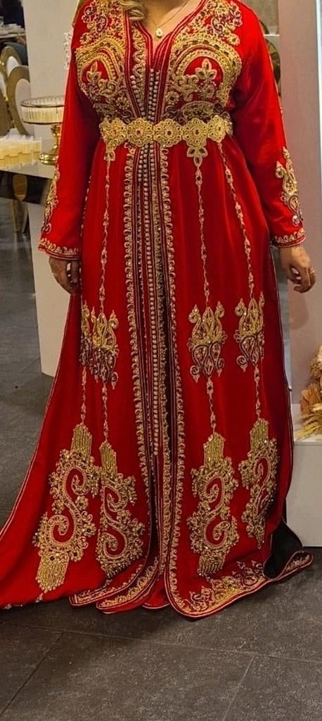 Caftan marocain, Enlèvement, Rouge
