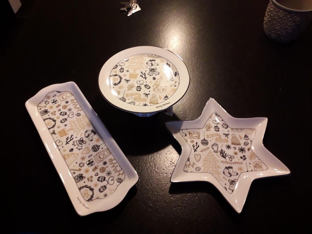 Mooie feestelijke tabletten  om allerlei op te leggen, Ophalen