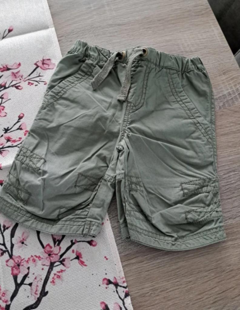 JBC khaki short 74, Kinderen en Baby's, Babykleding | Maat 74, Broekje, Ophalen of Verzenden, Zo goed als nieuw, JBC.