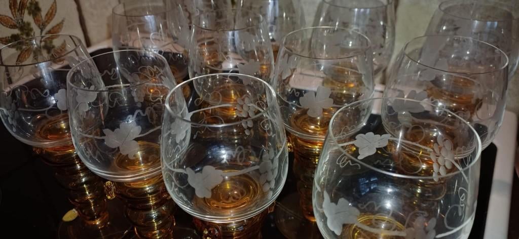 Anciens verres à vin, Enlèvement