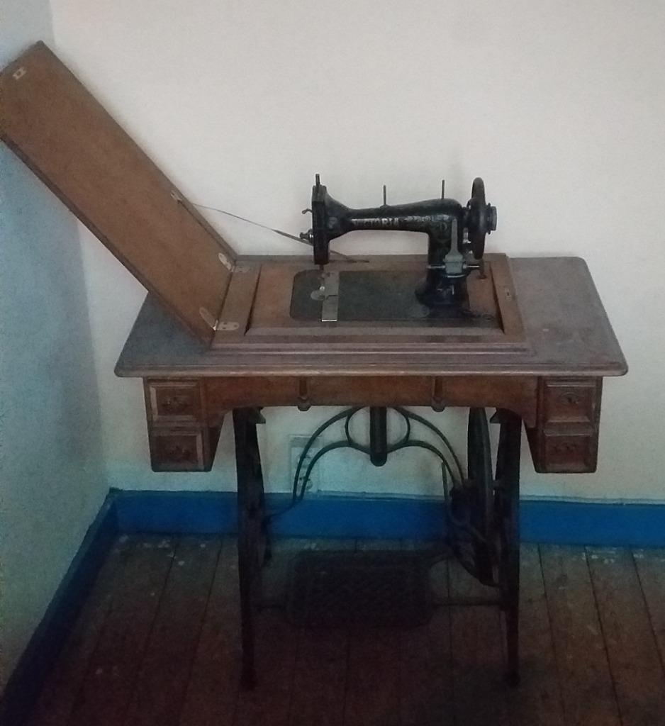 Machine à coudre Victoria, XIXe siècle (Royaume-Uni), Enlèvement
