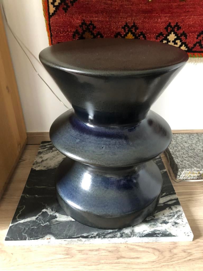 ZANOTTA table d’appoint Teti céramique bleu, Maison & Meubles, Moins de 55 cm, Comme neuf, Contemporain, Enlèvement