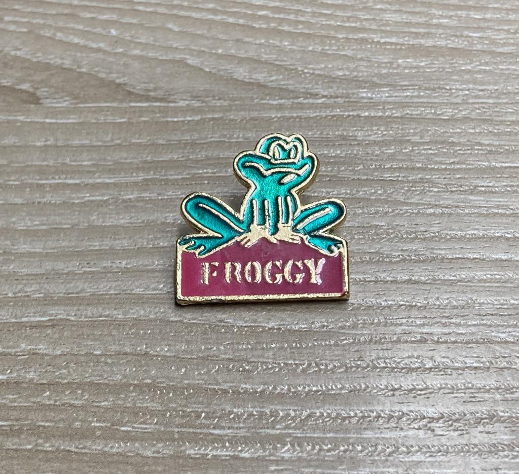 PIN - FROGGY - FROG - KIKKER - GRENOUILLE, Envoi, Utilisé, Animal et Nature, Insigne ou Pin's
