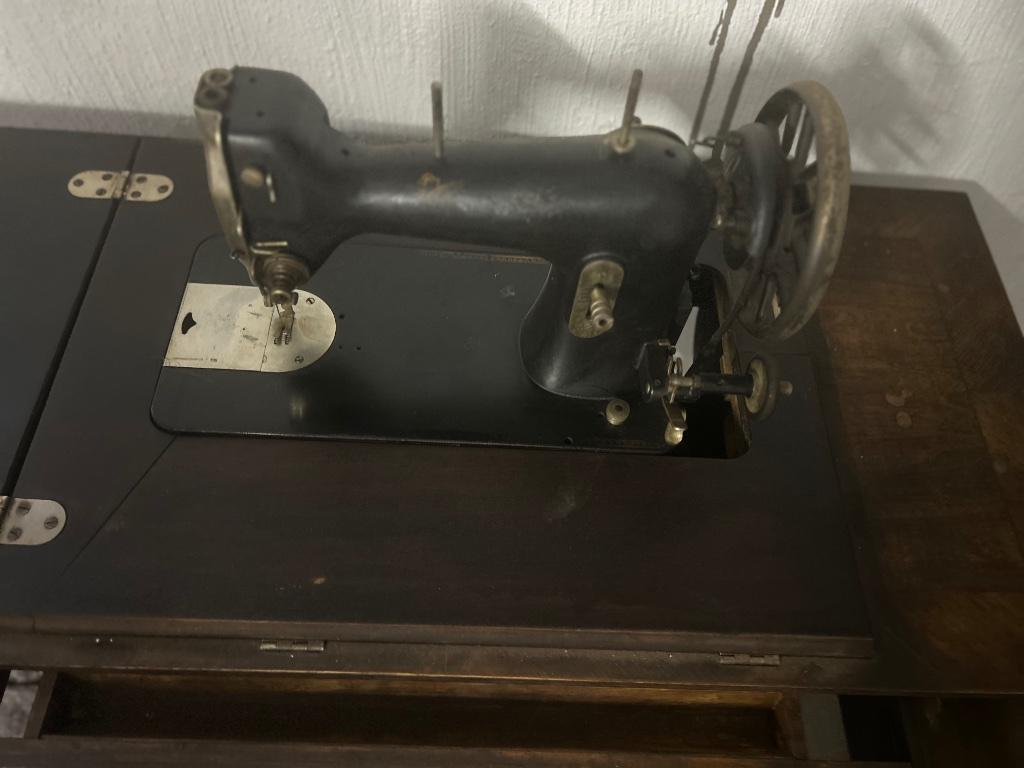 Antiek naaimachine PAX, Enlèvement, Utilisé