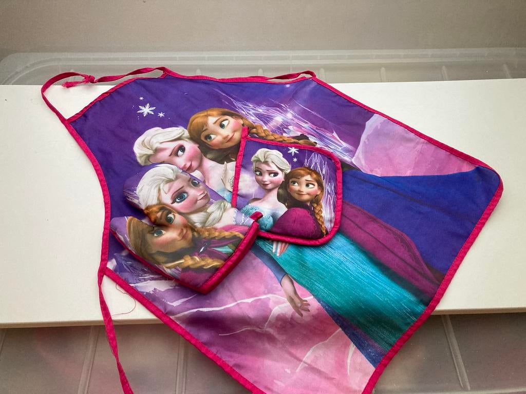 Disney Frozen ovenwant pannenlap schort 2 sets beschikbaar, Ophalen of Verzenden, Gebruikt, Speelkeuken-accessoire