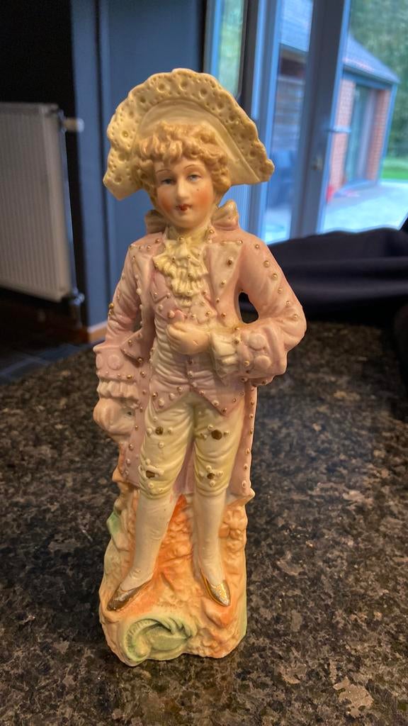 Statuette