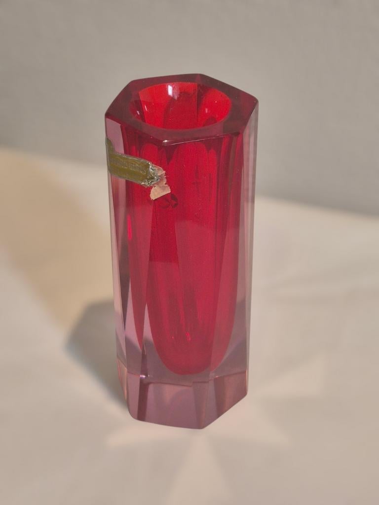 Murano glas 6-hoekig rood vaasje, Huis en Inrichting, Ophalen of Verzenden, Zo goed als nieuw, Rood, Glas